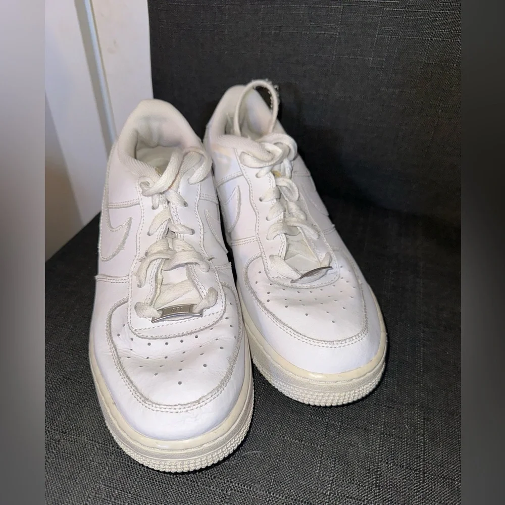 Nike Air Force 1‎ Size 6.5Y White Sneakers